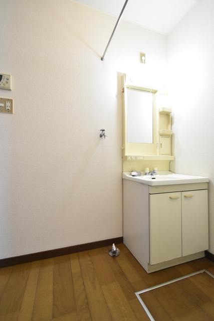 クリスタル女池　B 102 洗面所