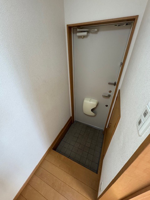 パインハウス A 玄関