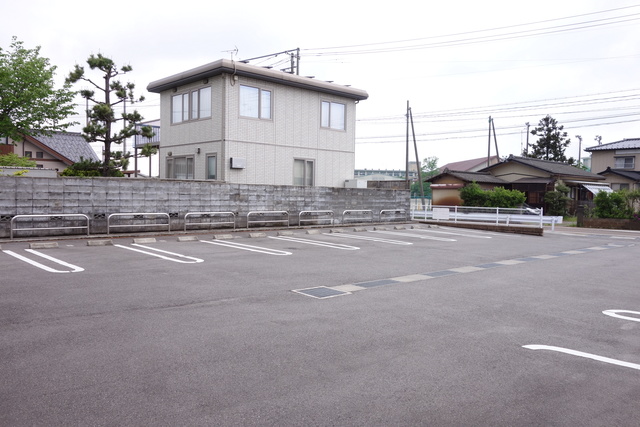 フレスクーラ 202 駐車場