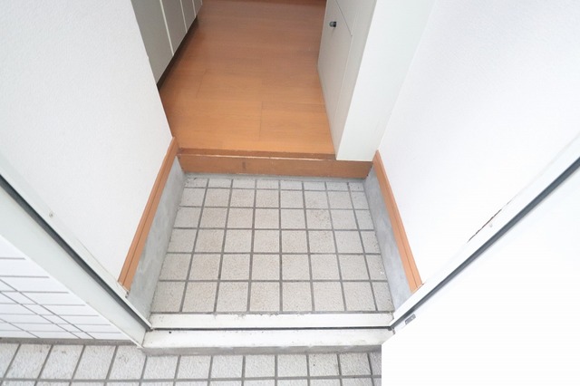 クレセントイーグル 102 玄関