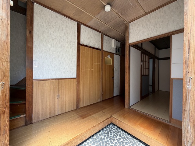 REGA本間町 0 玄関