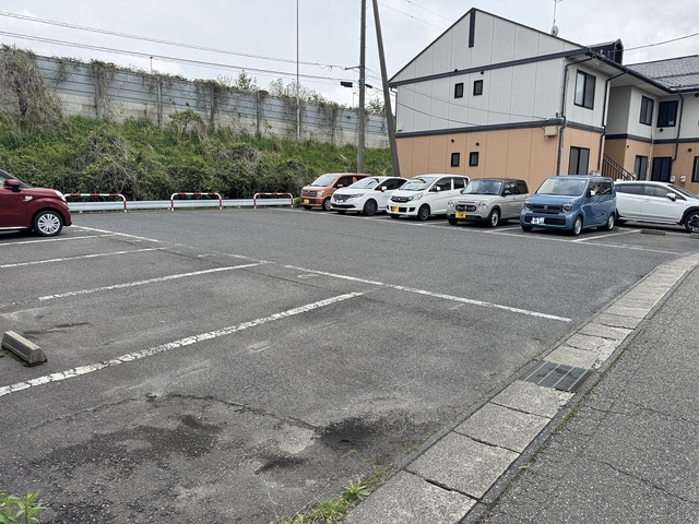 キャトルセゾン　C 105 駐車場