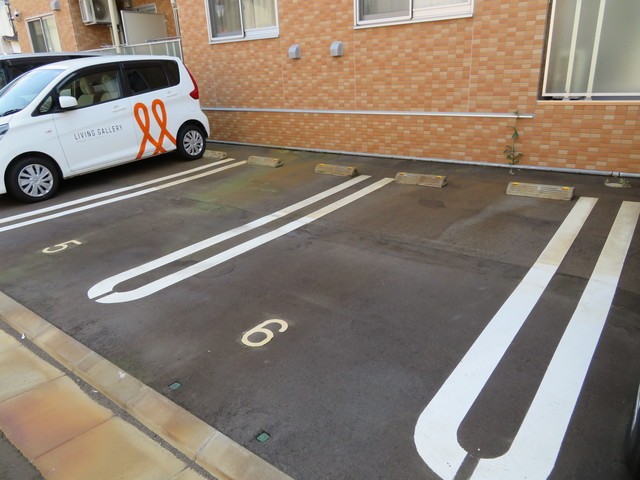 南町フラッツ 104 駐車場