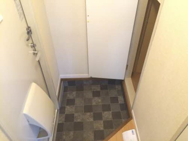 モンアミ　D 102 玄関