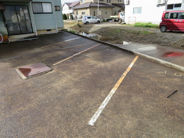 メゾンド・ソレイユ 105 駐車場