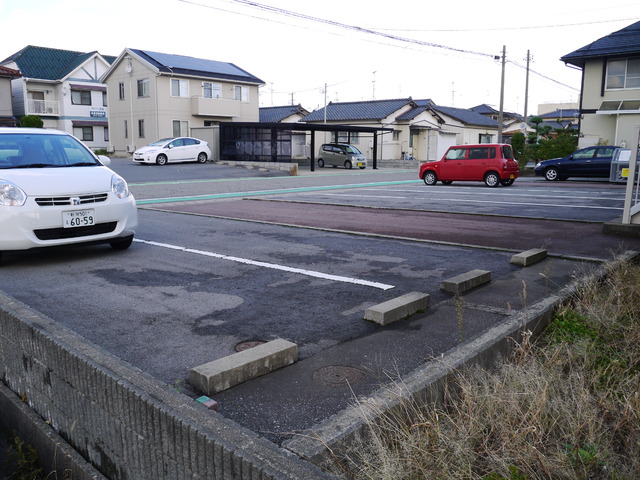 サンフォーレ B 駐車場