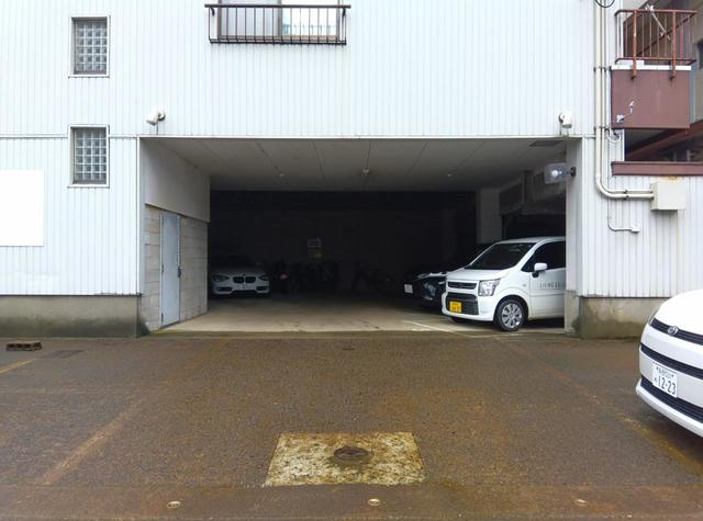 ガーベラコート 101 駐車場