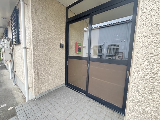 クオリティハウス 0 玄関