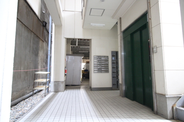 サンジェーヌ本町 602 玄関