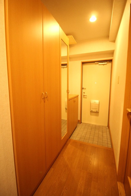 ロイヤル千歳２１ 603 玄関