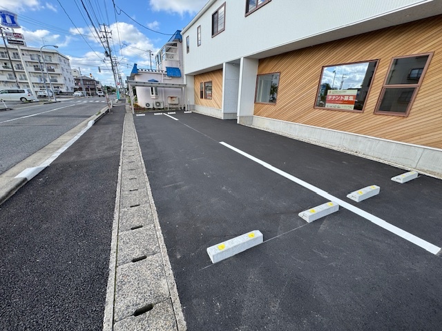 ディアウェンズ高志 102 駐車場