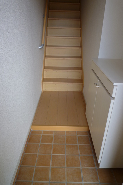 フレスクーラ 202 玄関