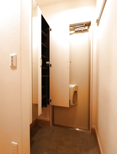 サンフラワー 205 玄関