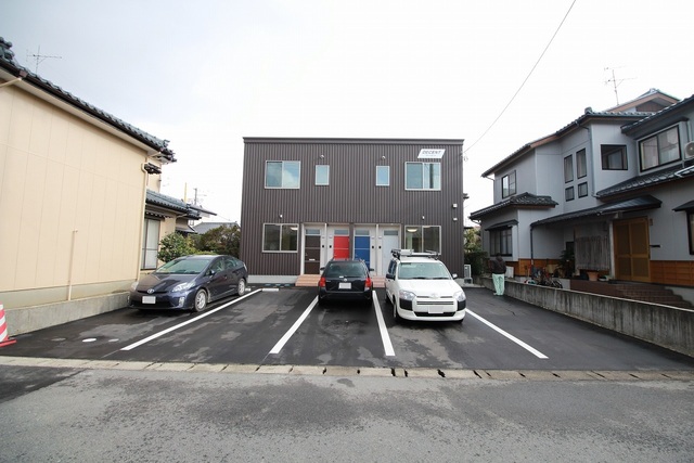 ディーセント C 駐車場