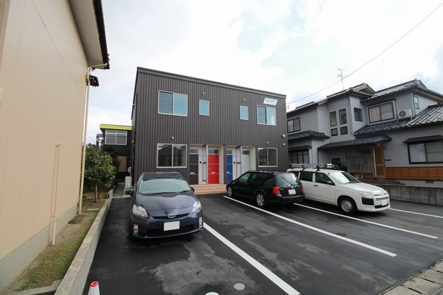 ディーセント C 駐車場