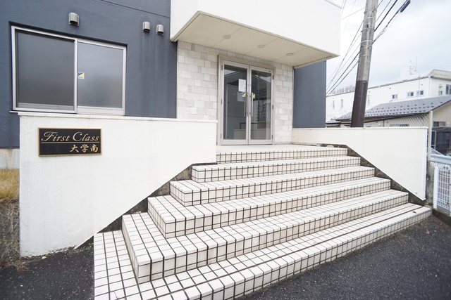 ファーストクラス大学南 201 玄関