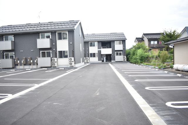 ノーブル　スクエア　A 102 駐車場