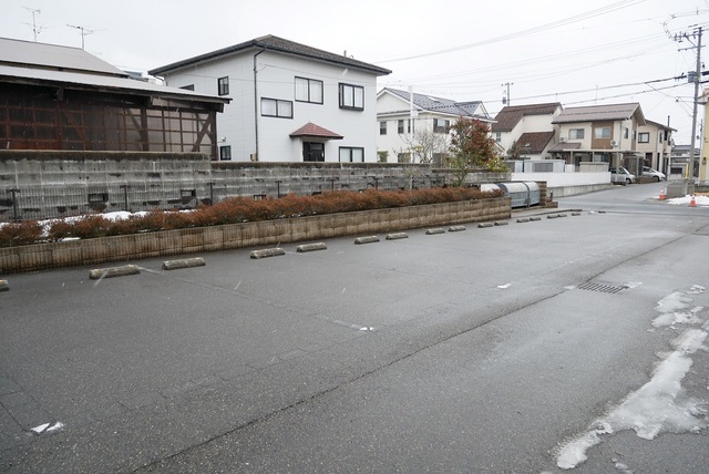 レオパレスオリビアンＡ 304 駐車場