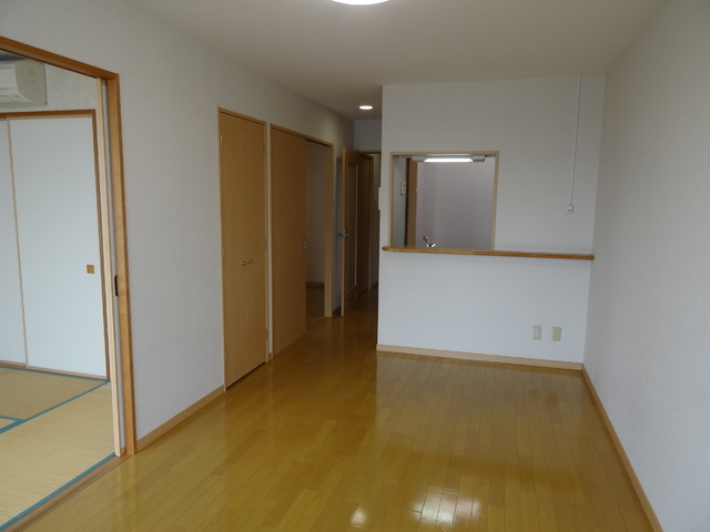ホーリー弁天橋 402 リビング