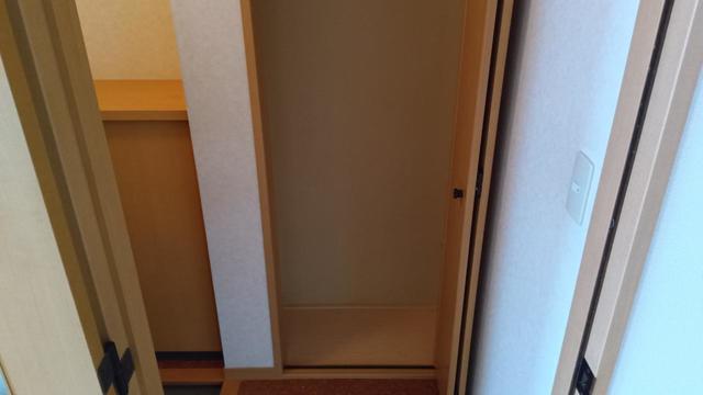 ウエストタウン B102 収納