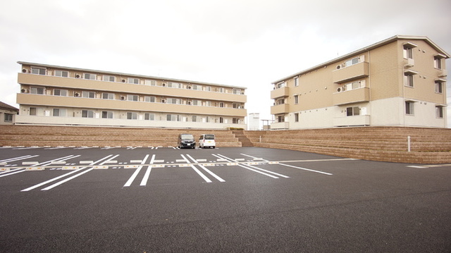 Sky Terrace　Ⅰ 305 駐車場