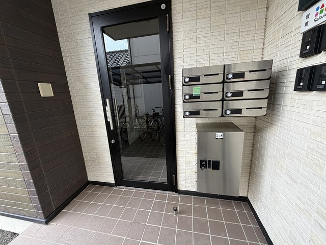 エレーヴ大学前 102 玄関