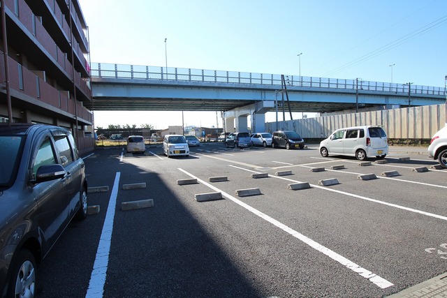 プレアデス 202 駐車場