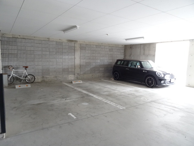 シルバーハイツ 602 駐車場