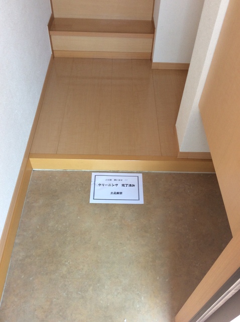 ロイヤルガーデン南城　Ｇ棟 202 玄関