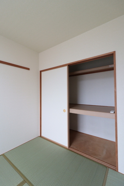ピュアタウン花園 306 収納