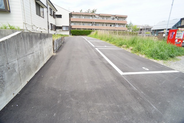 アイビーハウス 205 駐車場