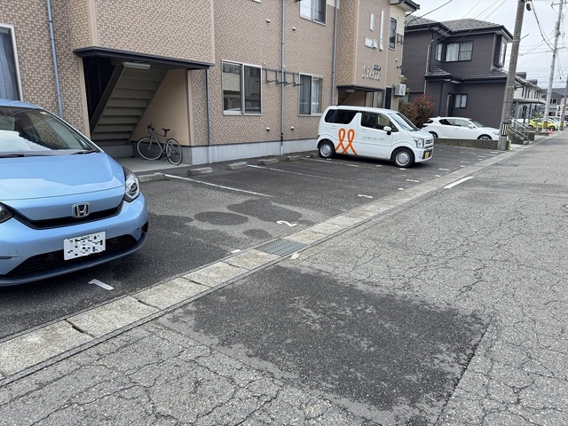 シエスタ 101 駐車場