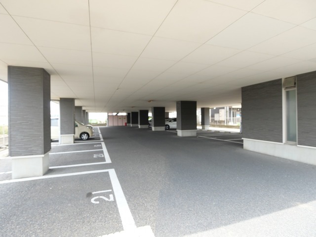 ピュアみやび3番館 406 駐車場
