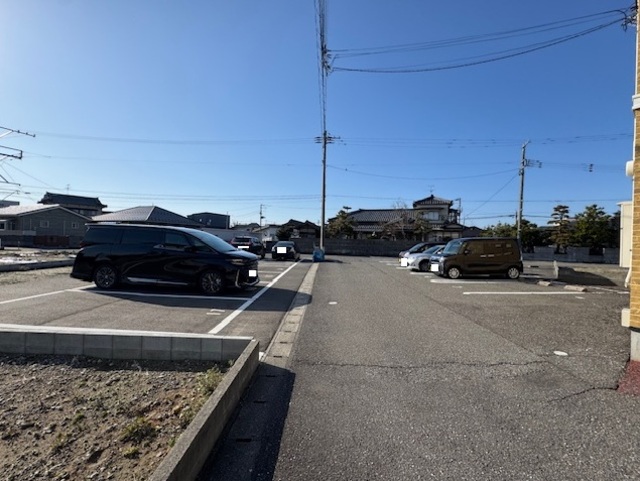 パインハウス A 駐車場