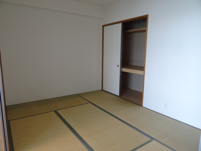 ダイアパレス川端町 502 リビング