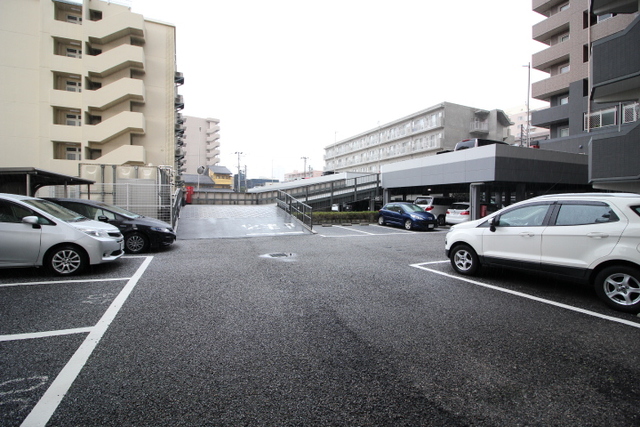ダイアパレス川端町 502 駐車場