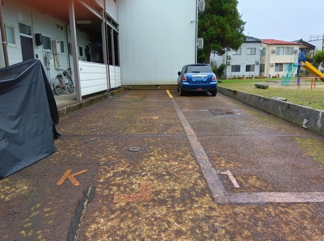 コーポ西千手 210 駐車場