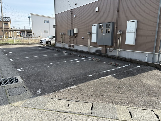 メイプルコート 102 駐車場