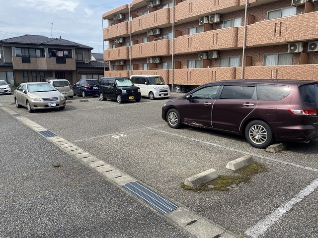 サンノーヴァ五十嵐 305 駐車場