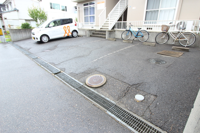 マイネル 101 駐車場