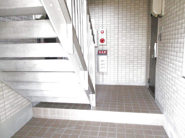 セブン アウルズ 302 玄関