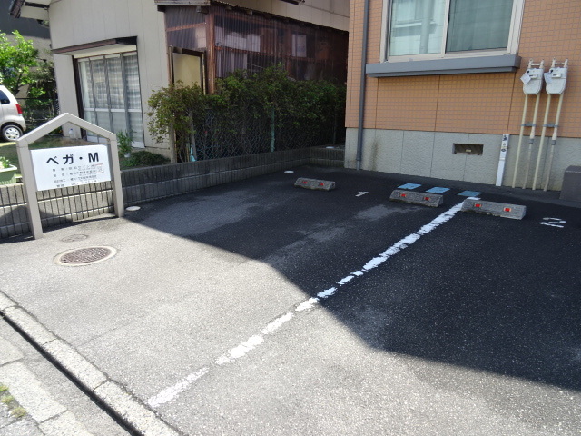 ベガＭ 102 駐車場