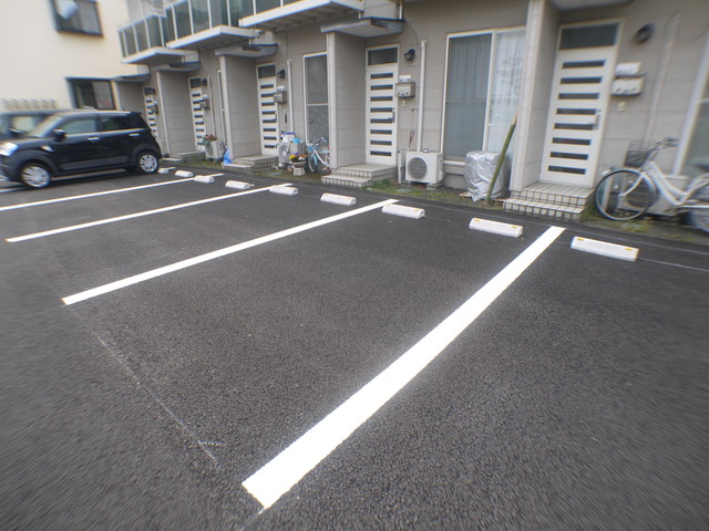 エクセラ藤 105 駐車場