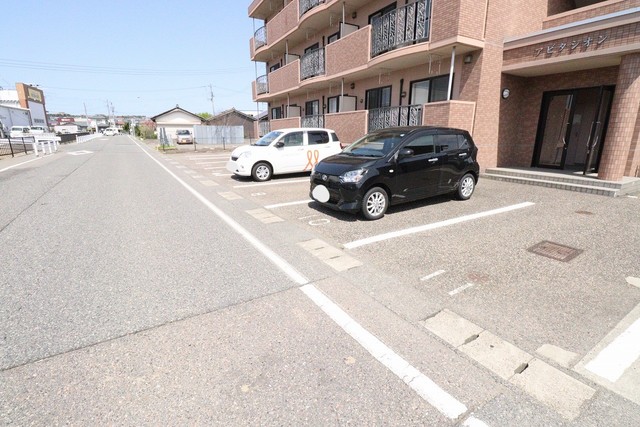 アビタシオン 201 駐車場