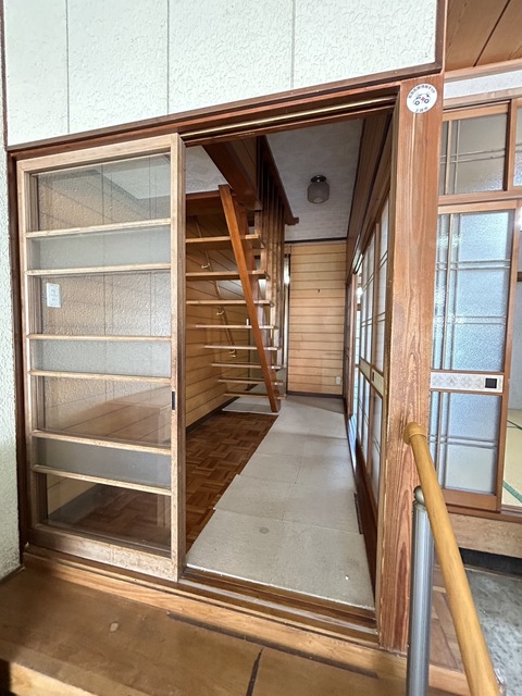 仲町２丁目貸家 0 玄関