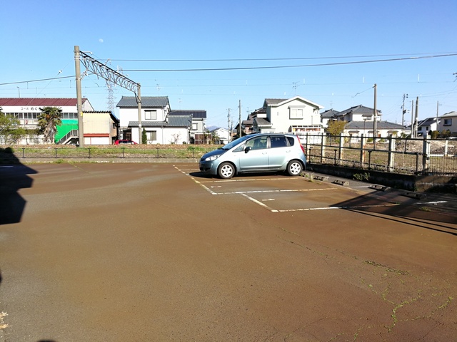カサブランカ新津 102 駐車場