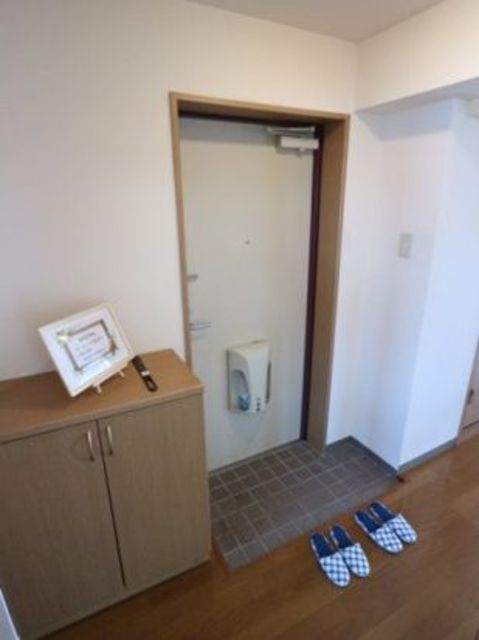 シャルム弐番館 205 玄関