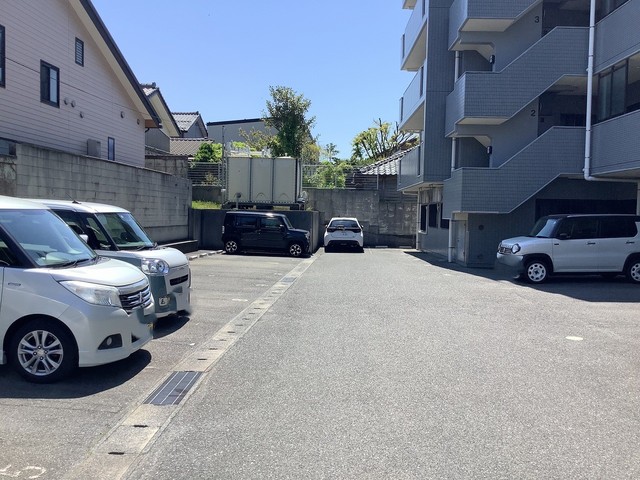 ダイアパレス水道町通り 303 駐車場