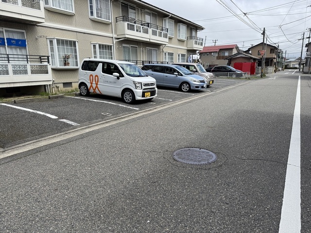 カルティエI 202 駐車場