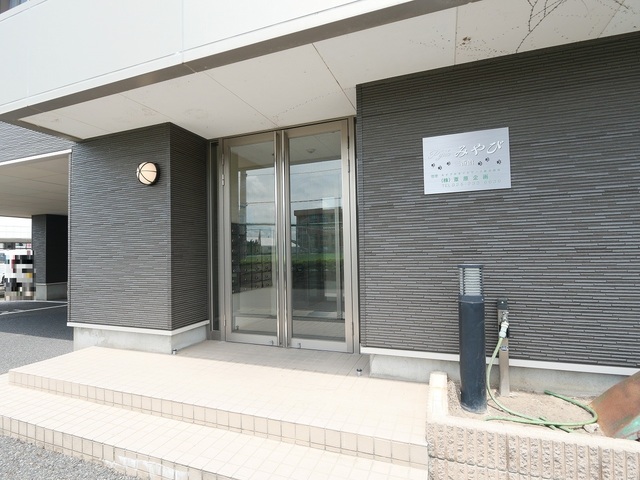 ピュアみやび3番館 406 玄関
